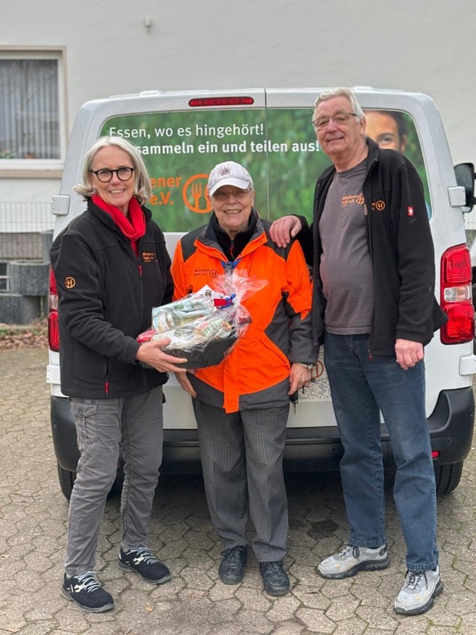 Angelia Isenberg (Schriftführerin der Tafel), Ulla Kreutchen und Hans-Jürgen Gieseking