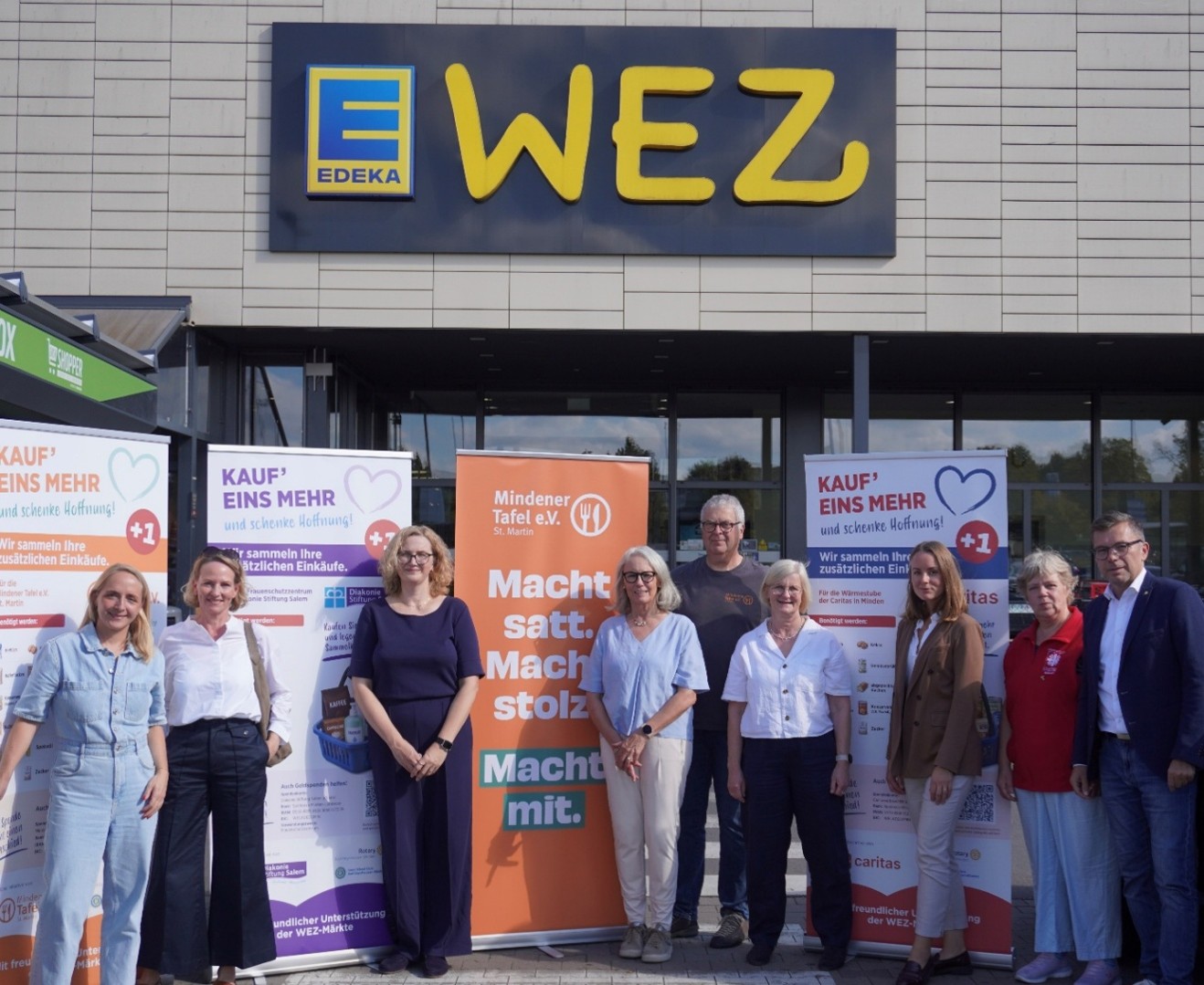 Von links nach rechts: Christine Riechmann, Nicole Brink, Vilma Büttner, Angelika Isenberg, Friedrich Plöger, Susanne Leimbach, Karlotta Preuß, Yvonne Johann und Karsten Brink. Foto privat.